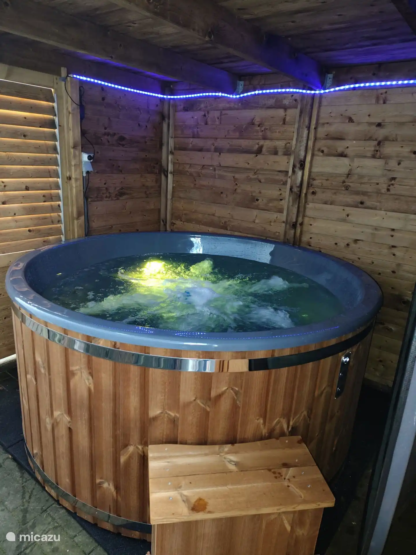 Lekker bubbels en verlichting in hottub
