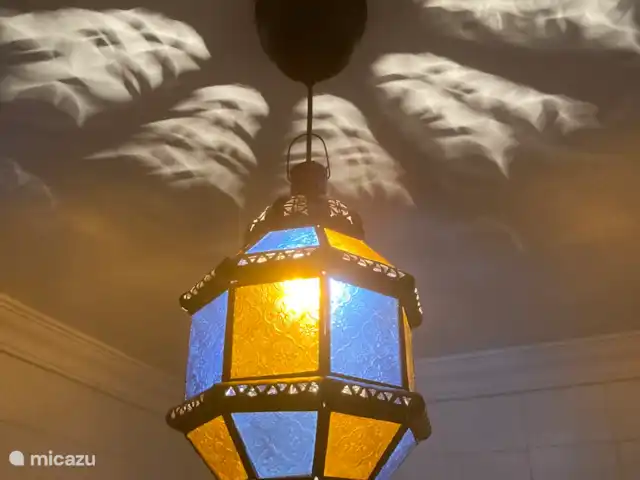 Casa La Serena huren in Spanje, Andalusië, Cómpeta - vakantiehuis Marokkaanse lampen verhogen de sfeer.