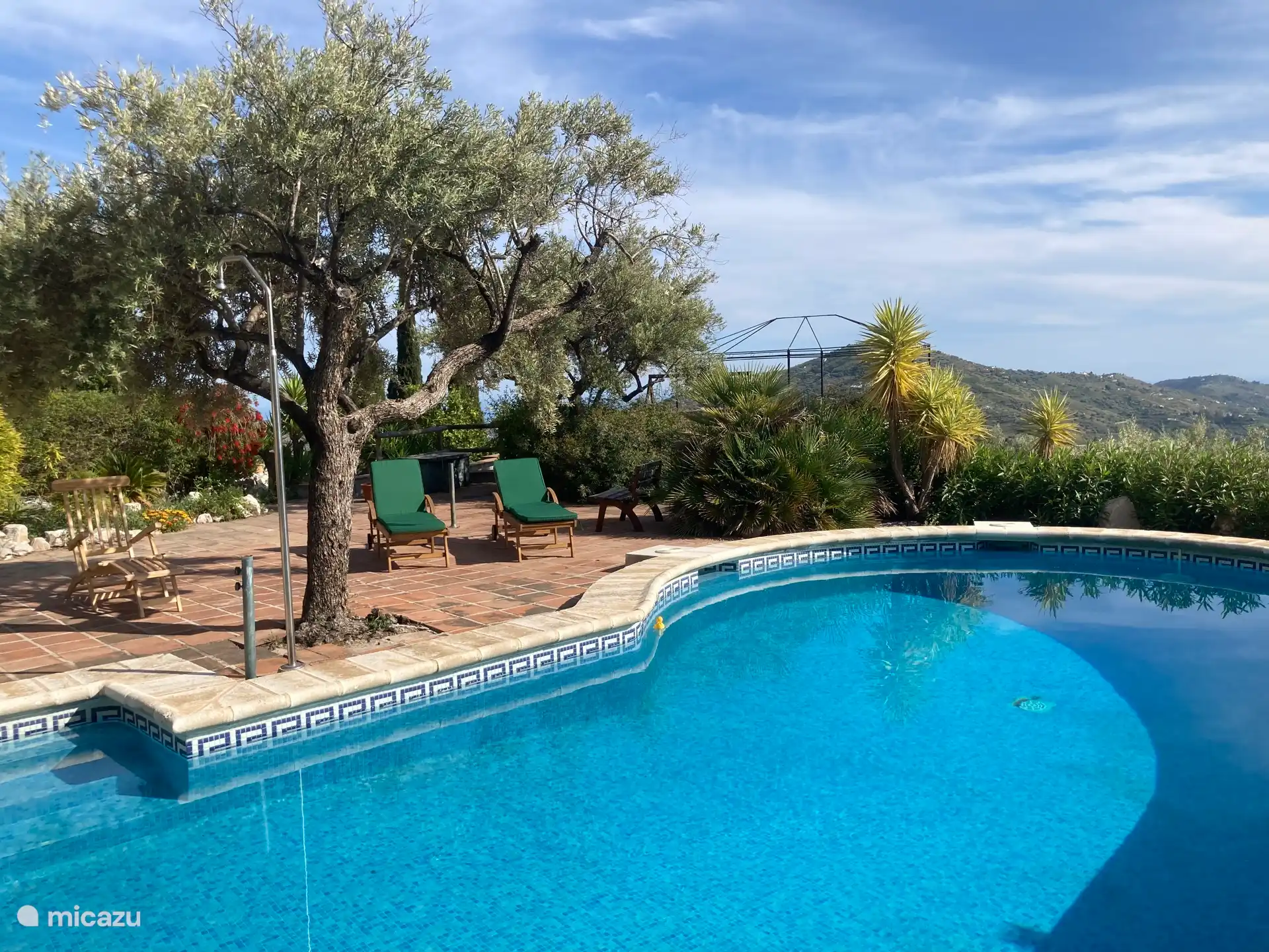 Piscina con vistas al mar