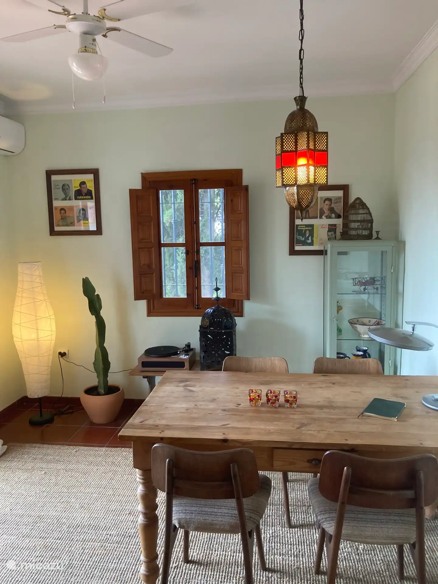 El comedor con capacidad para 6 personas