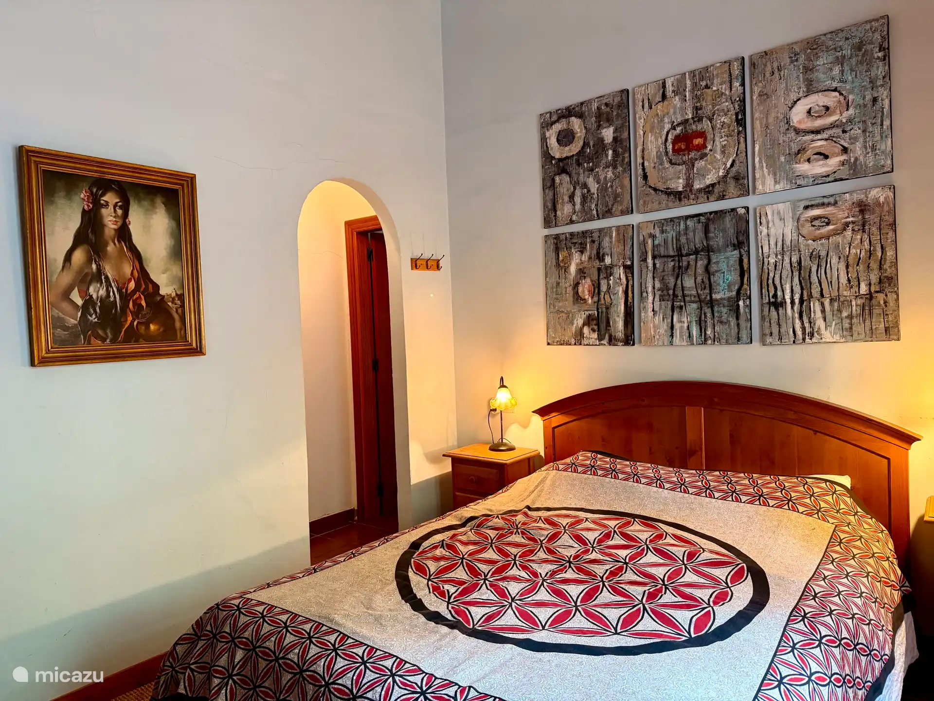 Bedroom with 2 bed