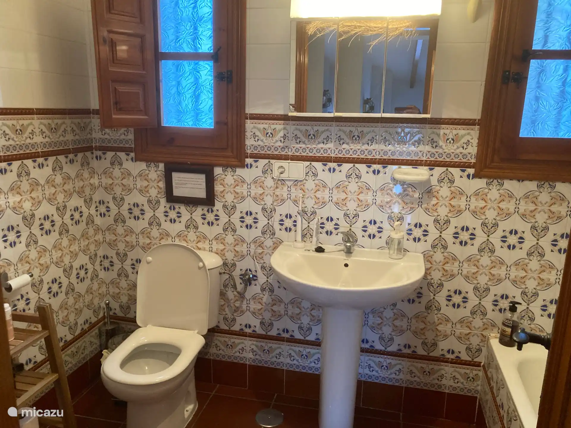 Cuarto de baño 2 con WC, 
bidé, ducha y bañera