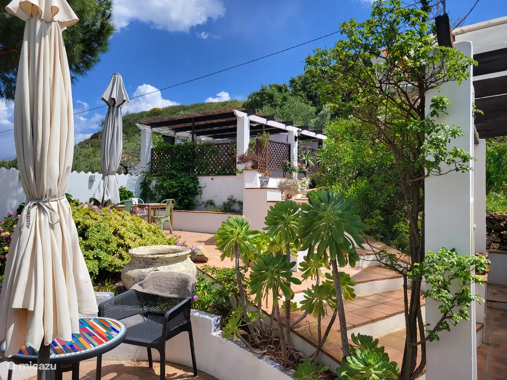 Terrasse fleurie Lucero.