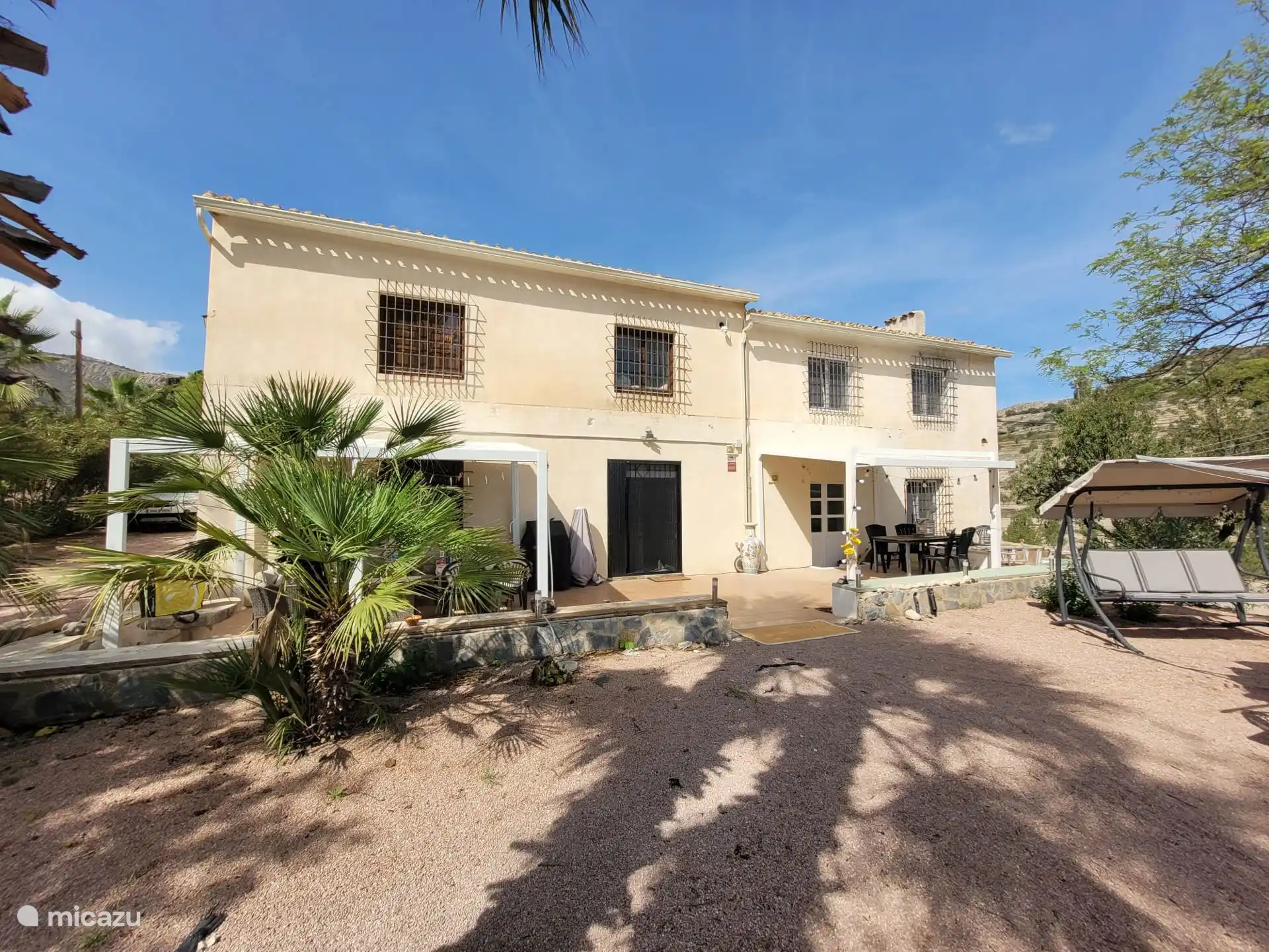 Finca Nuches gesamt
Rechts Finca rustica / links Haus des Eigentümers 