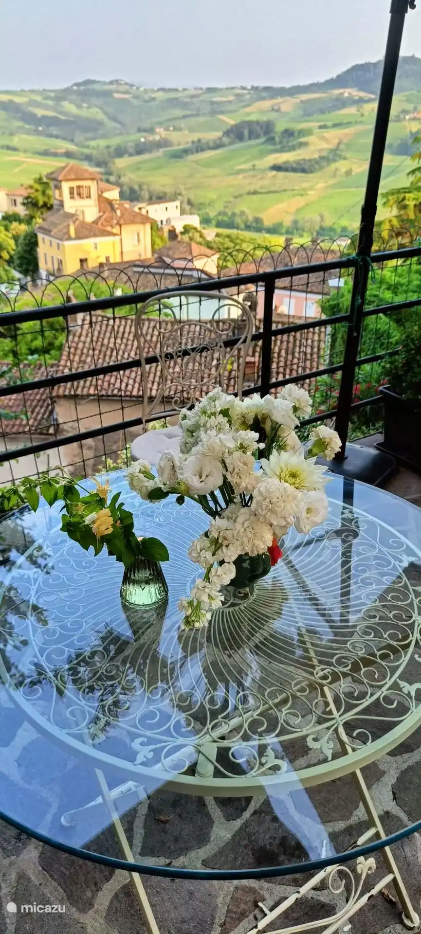 BENUETZBARE TERRASSE IM INNENHOF