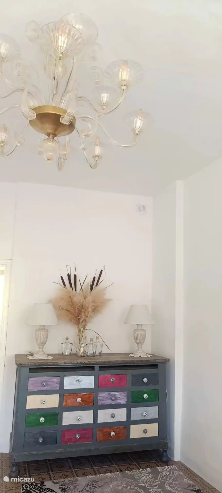 MOEBEL DES WOHNZIMMERS