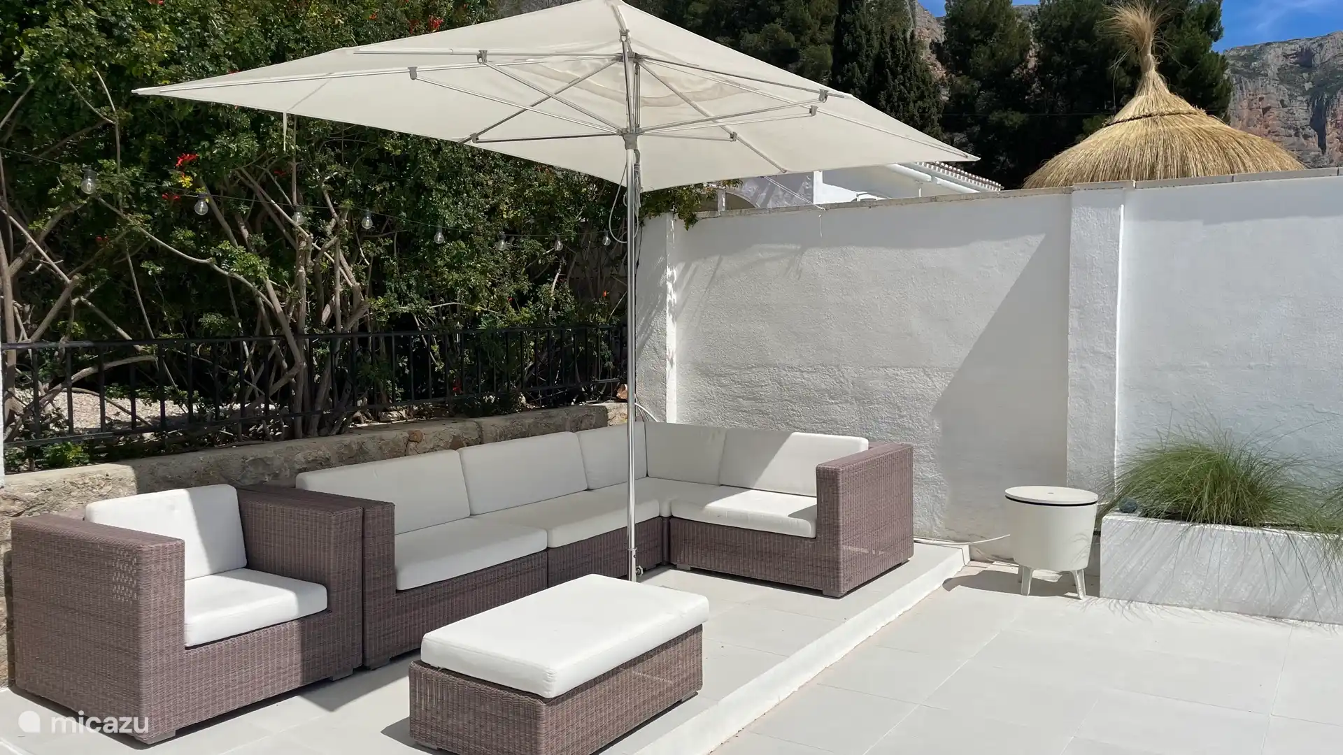 Loungebereich am Pool