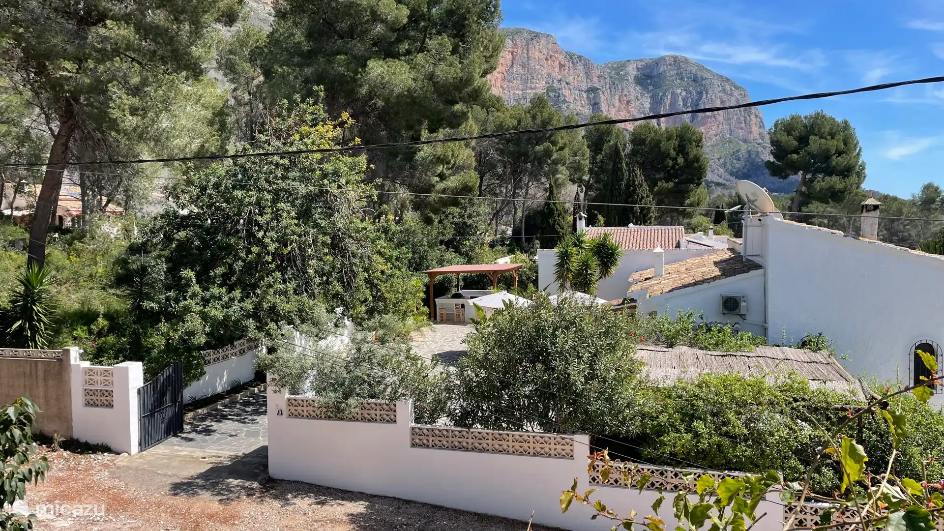 Herrliche Aussicht auf den massiven Montgo
