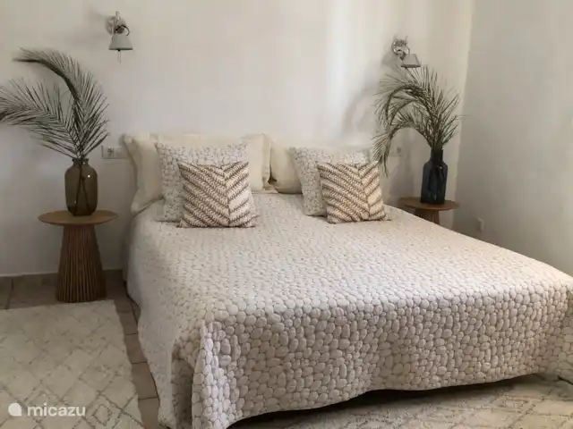 Casa Augusta en el Montgó Jávea en España, Costa Blanca, Dénia - villa Dormitorio principal cama de 180x200, armario y armario