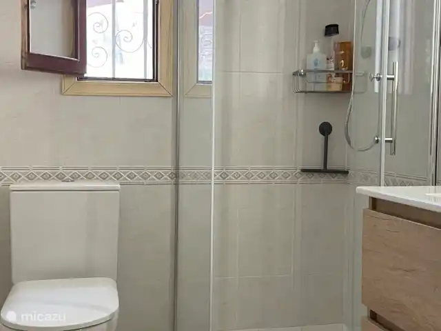 Casa Augusta en el Montgó Jávea en España, Costa Blanca, Dénia - villa Baño 2, inodoro, ducha y lavabo