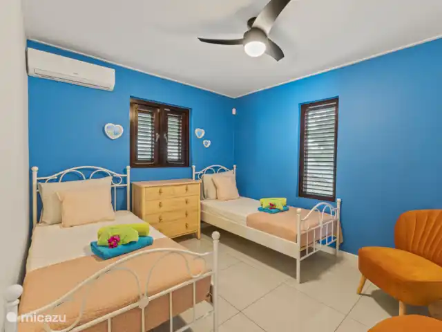 Villa Troupial | Curaçao, Banda Ariba (est), Jan Thiel - maison de vacances Deux lits, un coin salon douillet – se détendre ou dormir