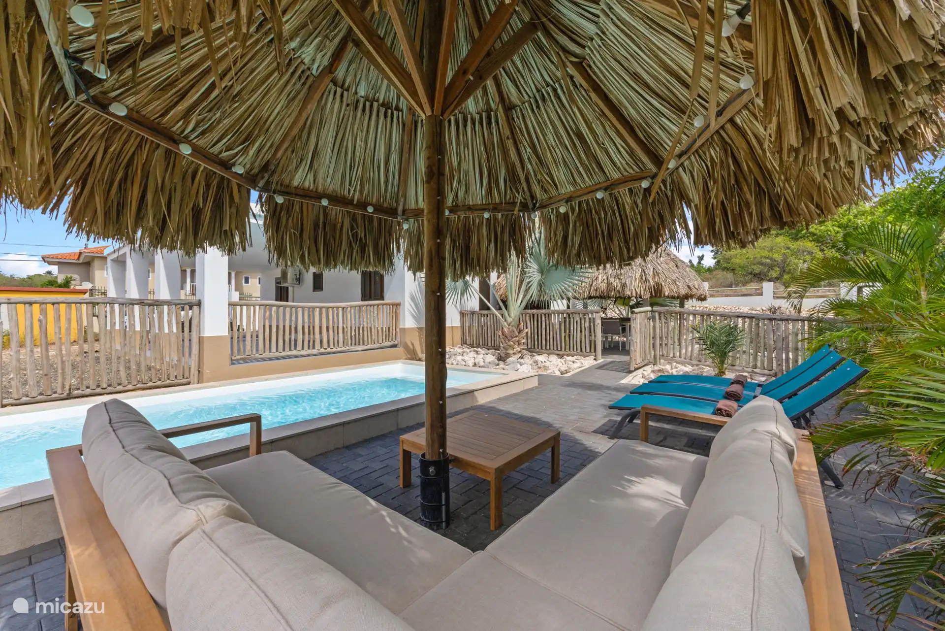 Rincón acogedor, sol, puro ambiente navideño