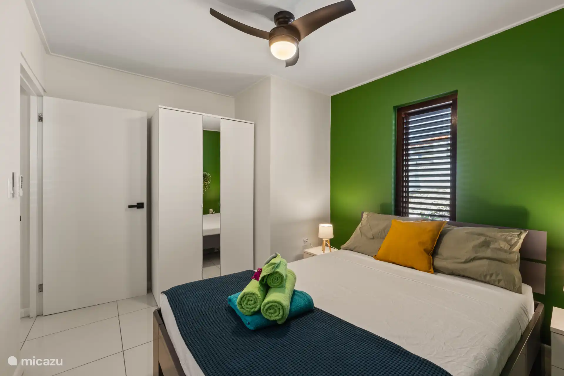 Mucho espacio para guardar todo ordenadamente durante su estadía.