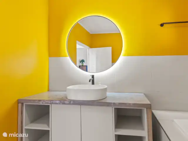 Villa Troupial | Curaçao, Banda Ariba (est), Jan Thiel - maison de vacances Frais et estival - détendez-vous avec style dans votre propre salle de bain.
