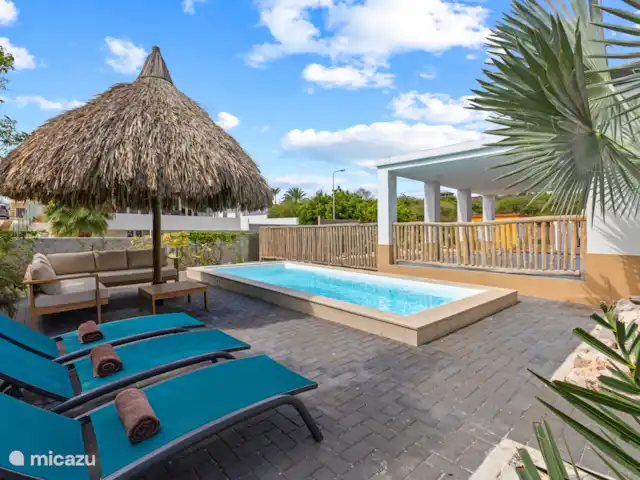 Villa Troupial | Curaçao, Banda Ariba (est), Jan Thiel - maison de vacances Sensation de vacances en une seule photo : piscine + transats = mode détente