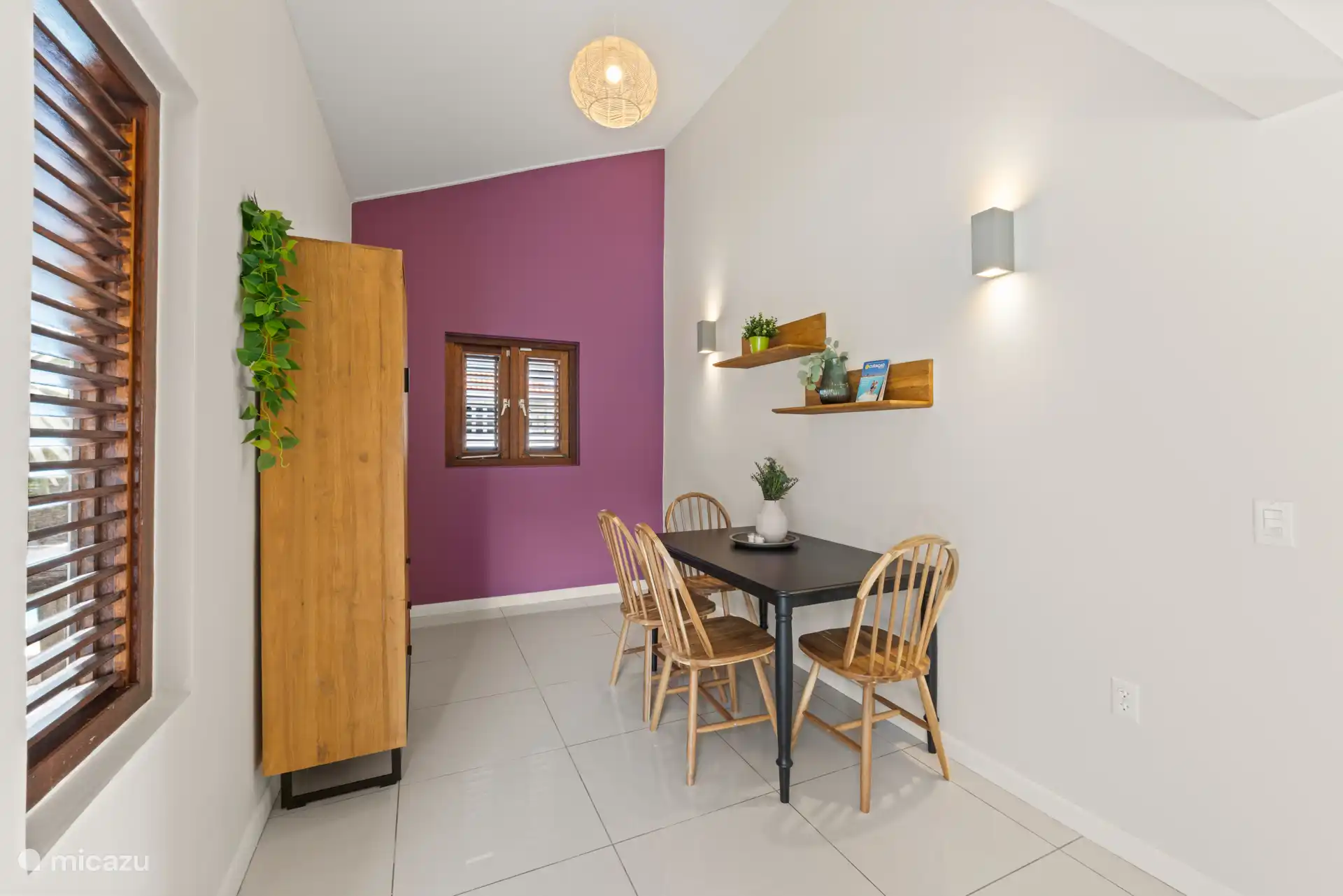 Mesa pequeña, gran diversión: juegos o bocadillos, todo es posible aquí