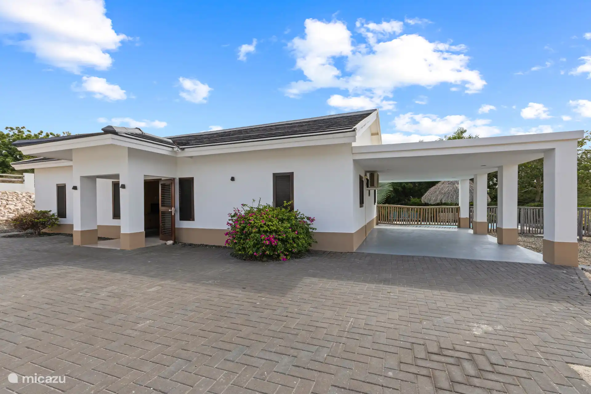 Villa Troupial con aparcamiento cubierto