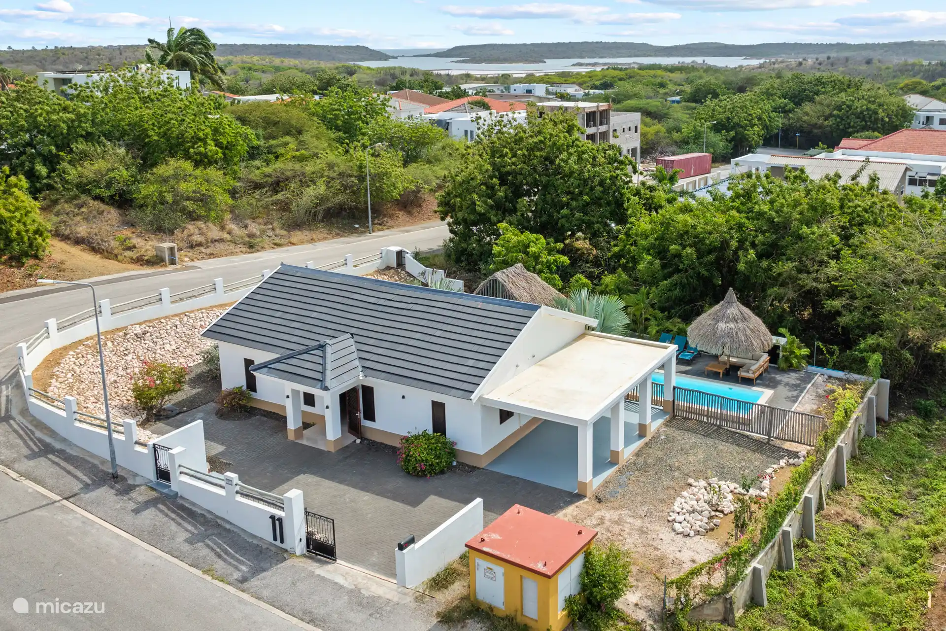 Entra en tu soleado escondite: ¡Villa Troupial te espera!