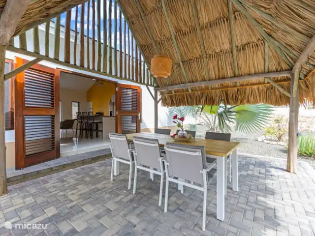 Villa Troupial | Curaçao, Banda Ariba (est), Jan Thiel - maison de vacances Palapa vibes : un repas à l’ombre, totalement vacances