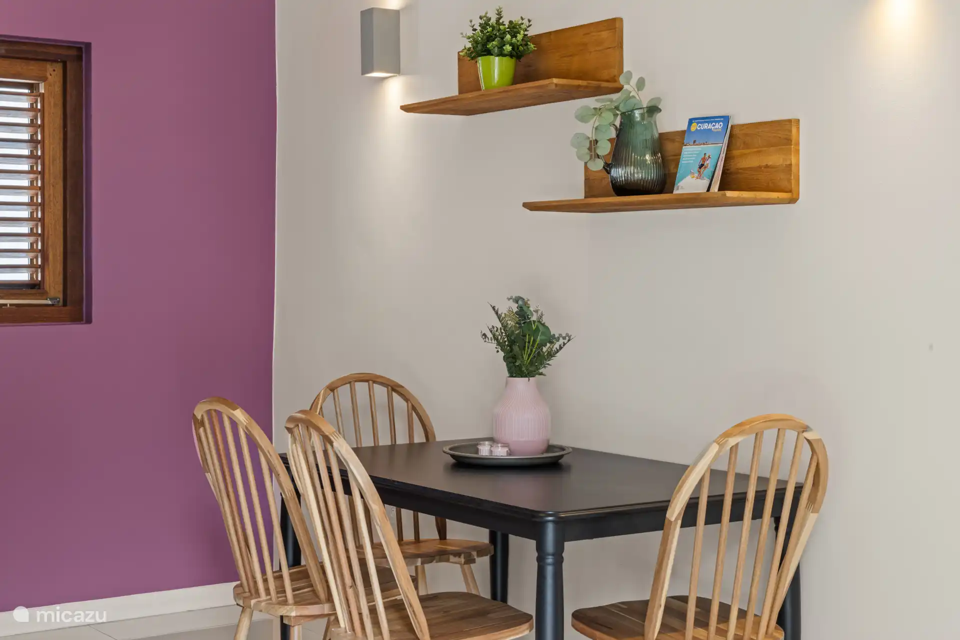 ¿Reunión acogedora? ¡Esta mesa está lista para ello!