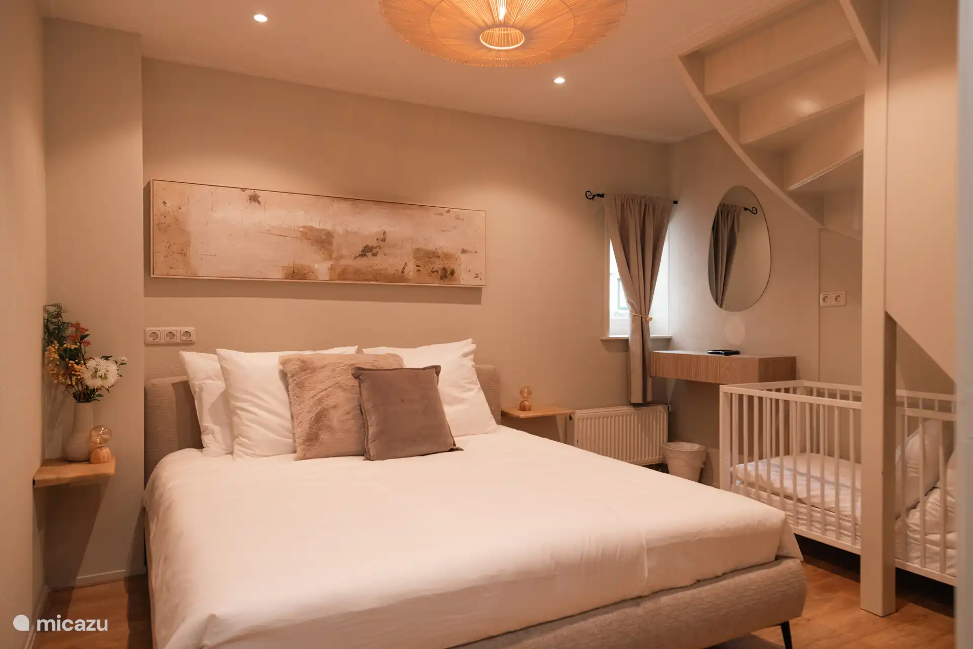 A 2Pers. Schlafzimmer + Kinderbett für Baby/Kind. 