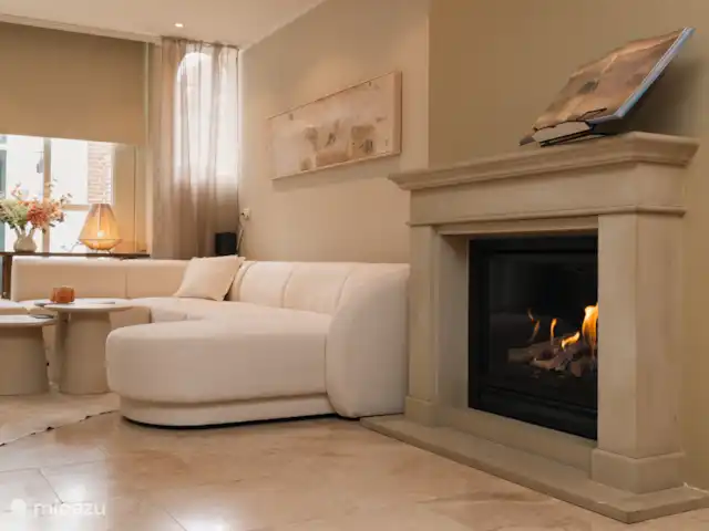 Villa citadine 't Stadshuus  | Pays-Bas, Gueldre, Elburg - villa Home cinéma, cheminée et un joli canapé lounge.