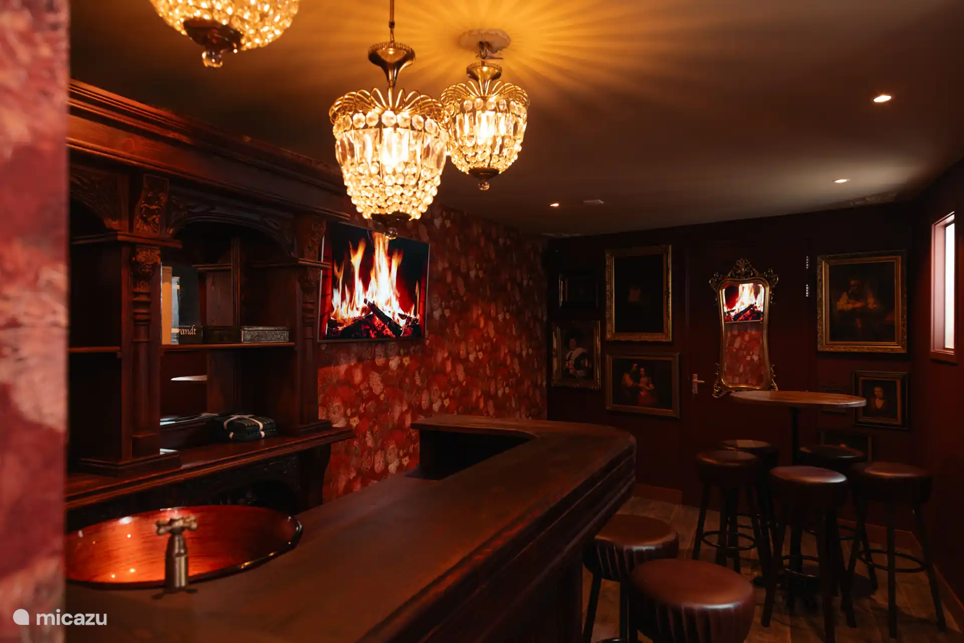 Vintage-Bar mit Plattenspieler. 