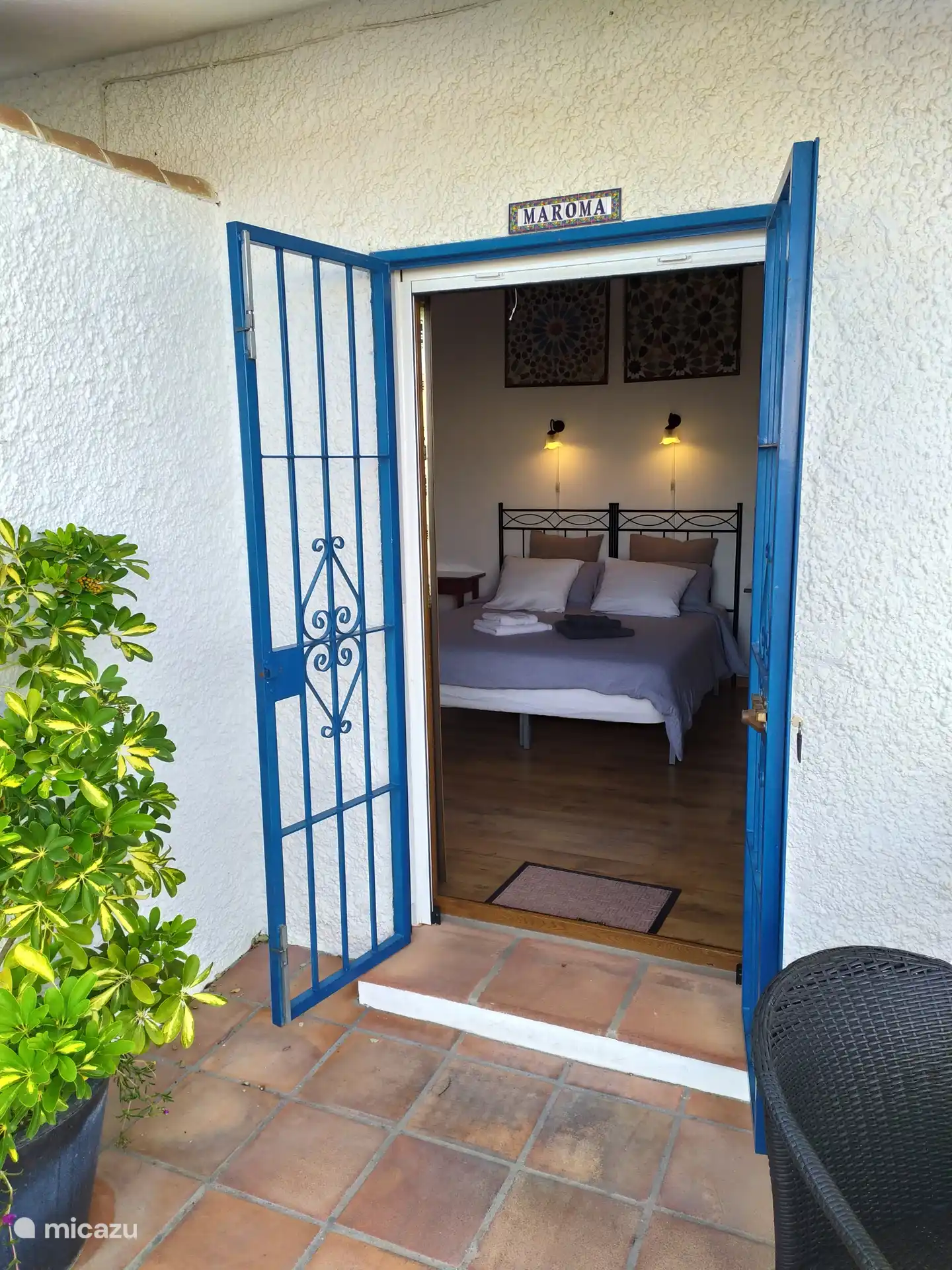 Entrée privée de la chambre depuis la terrasse.