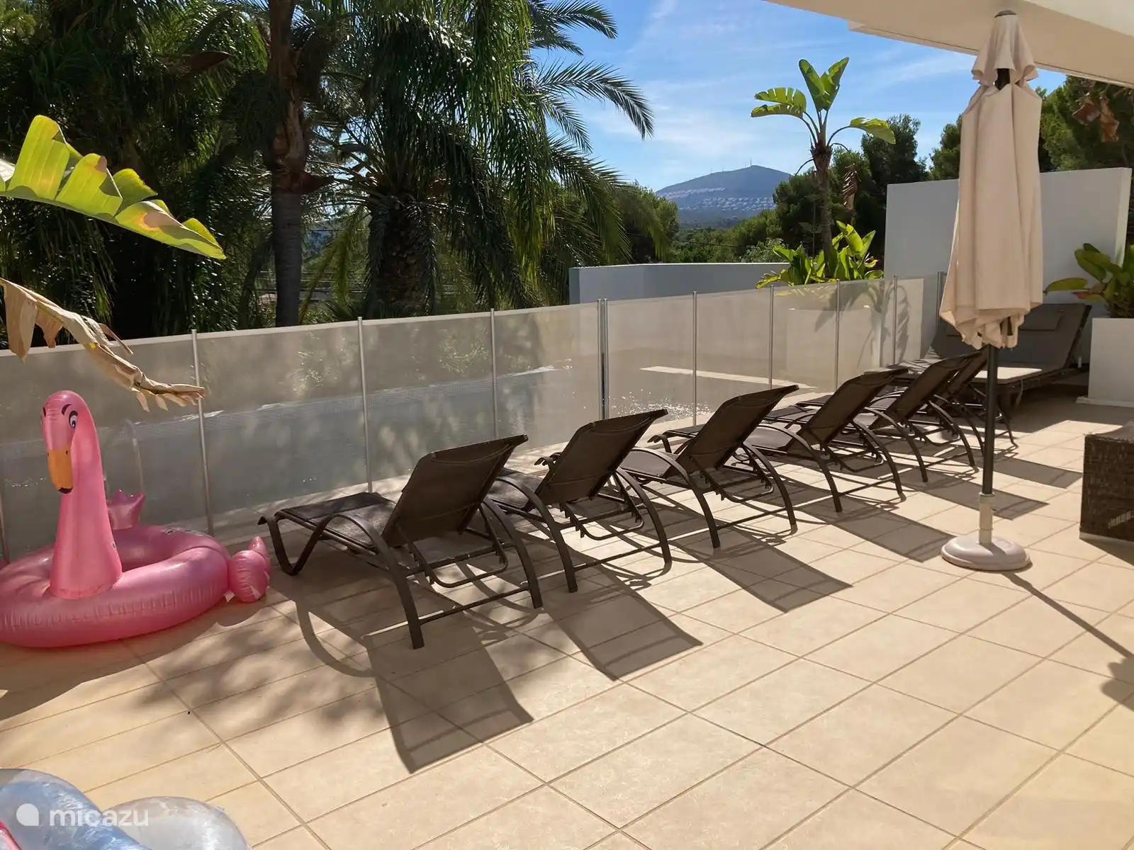 Auf Wunsch können wir den Pool mit einem Sicherheitsschirm ausstatten