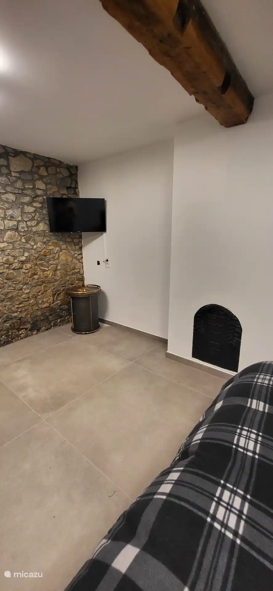 Dormitorio 4 planta baja - Cama Queen Size (160x200cm) - TV de pared.