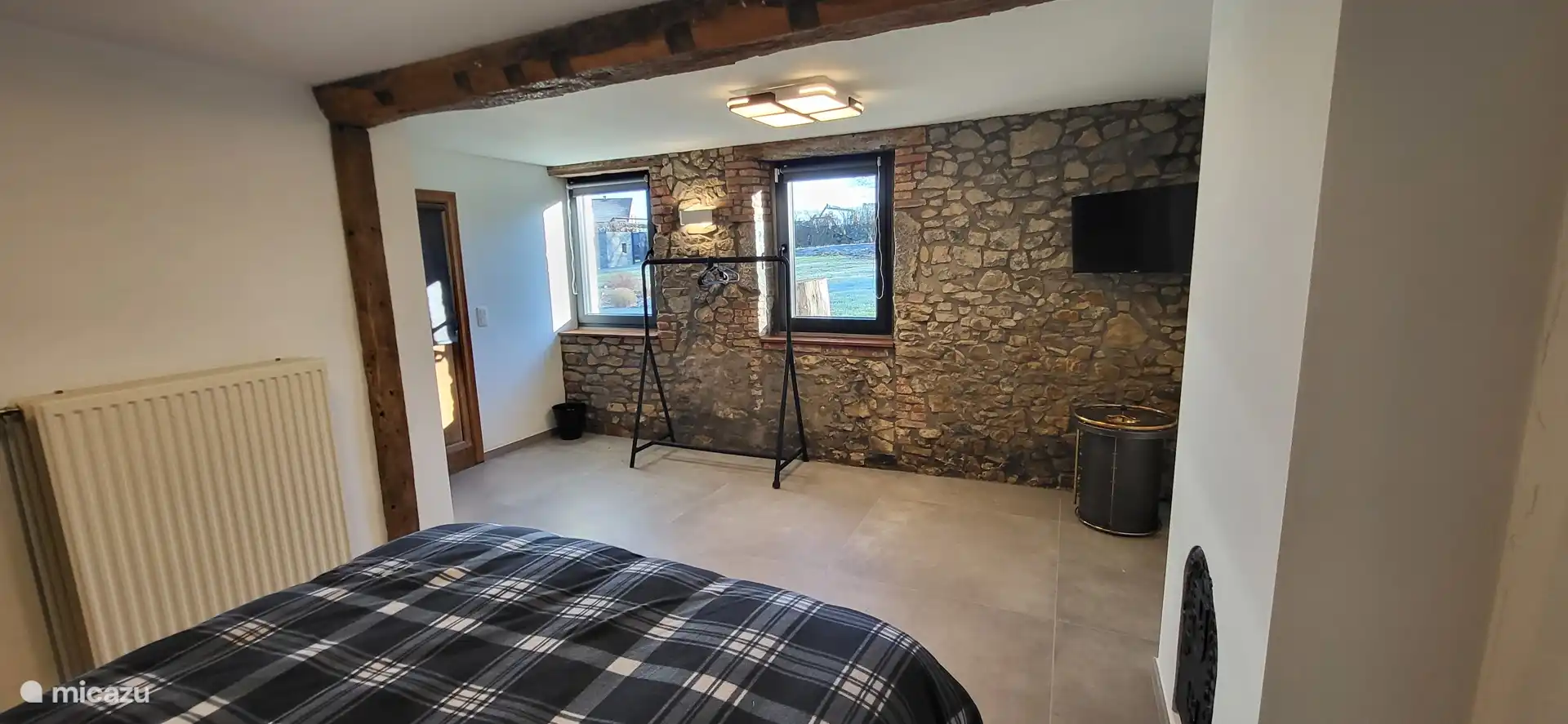 Dormitorio 4 planta baja - Cama Queen Size (160x200cm) - TV de pared.