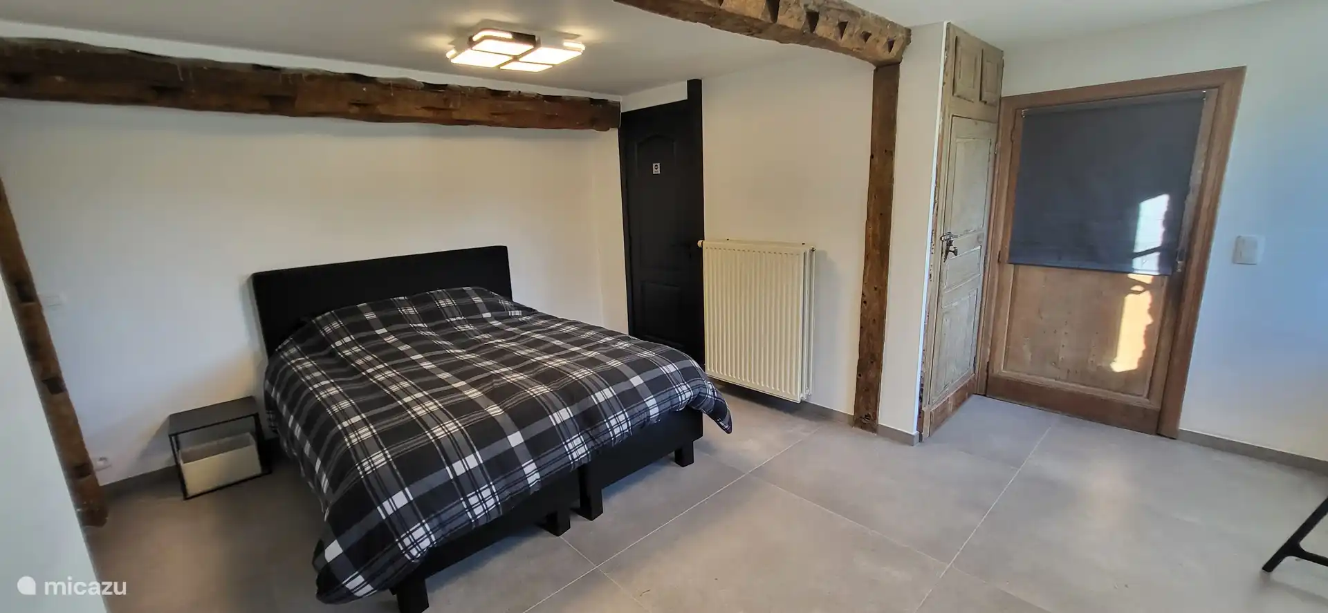 Dormitorio 4 planta baja - Cama Queen Size (160x200cm) - TV de pared.