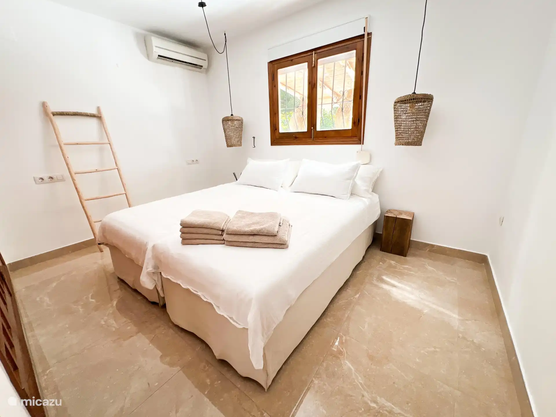 Chambre 4 de plain-pied avec deux lits simples de 90 cm 