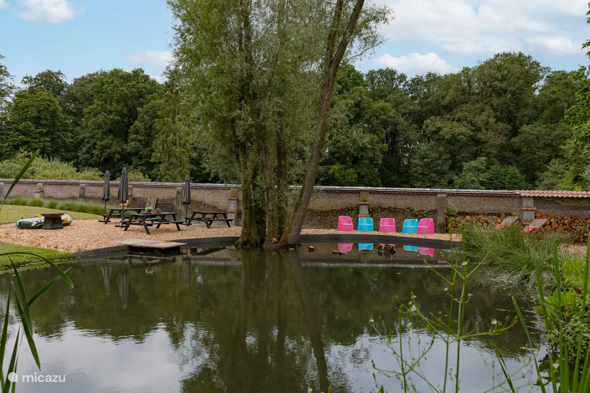 Naturbadeteich. 
Gemütlicher Aufenthalt und Erfrischung. 