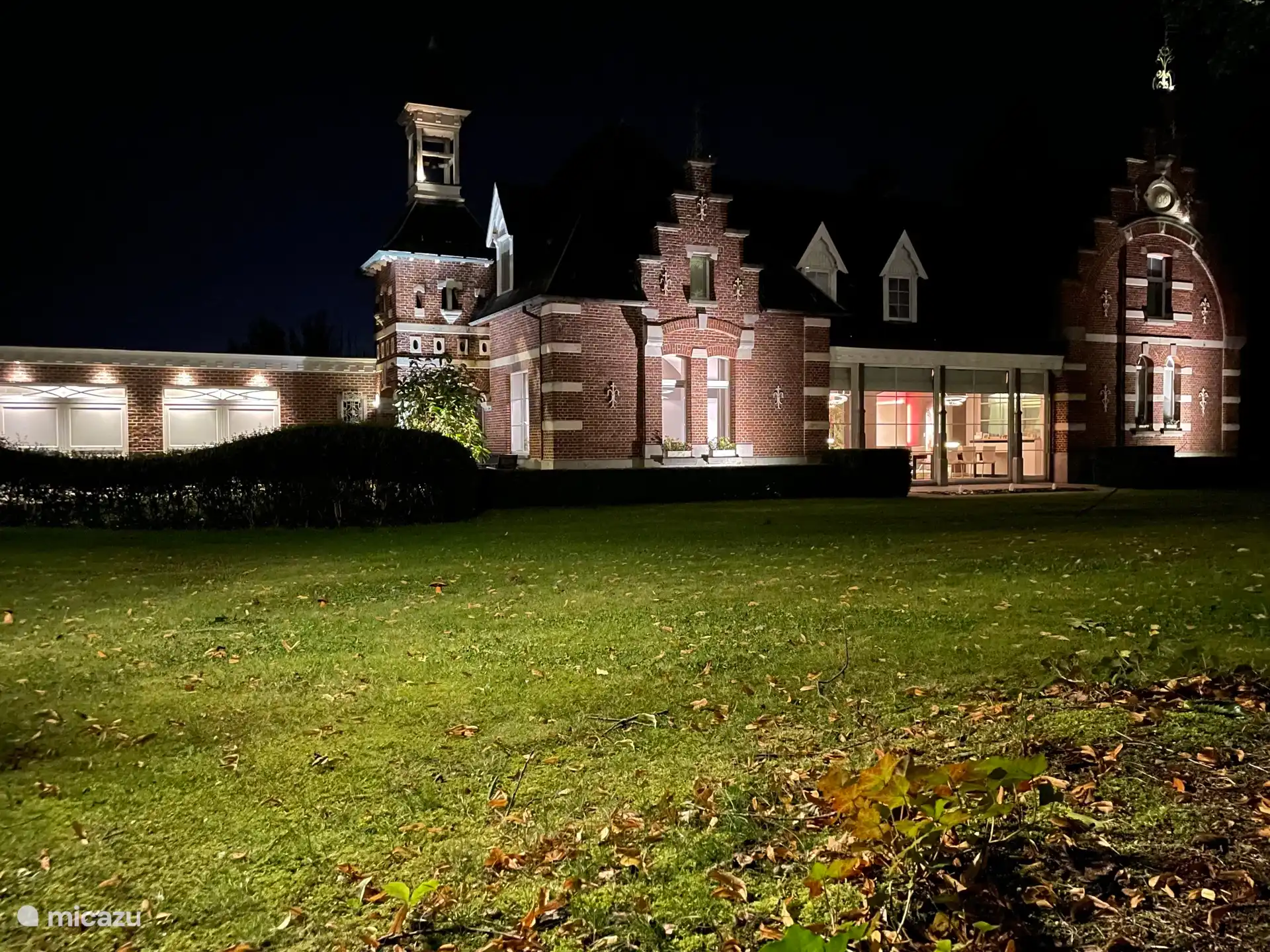 Charaktervoller, historischer Charme dieser Schlossvilla anno 1881.