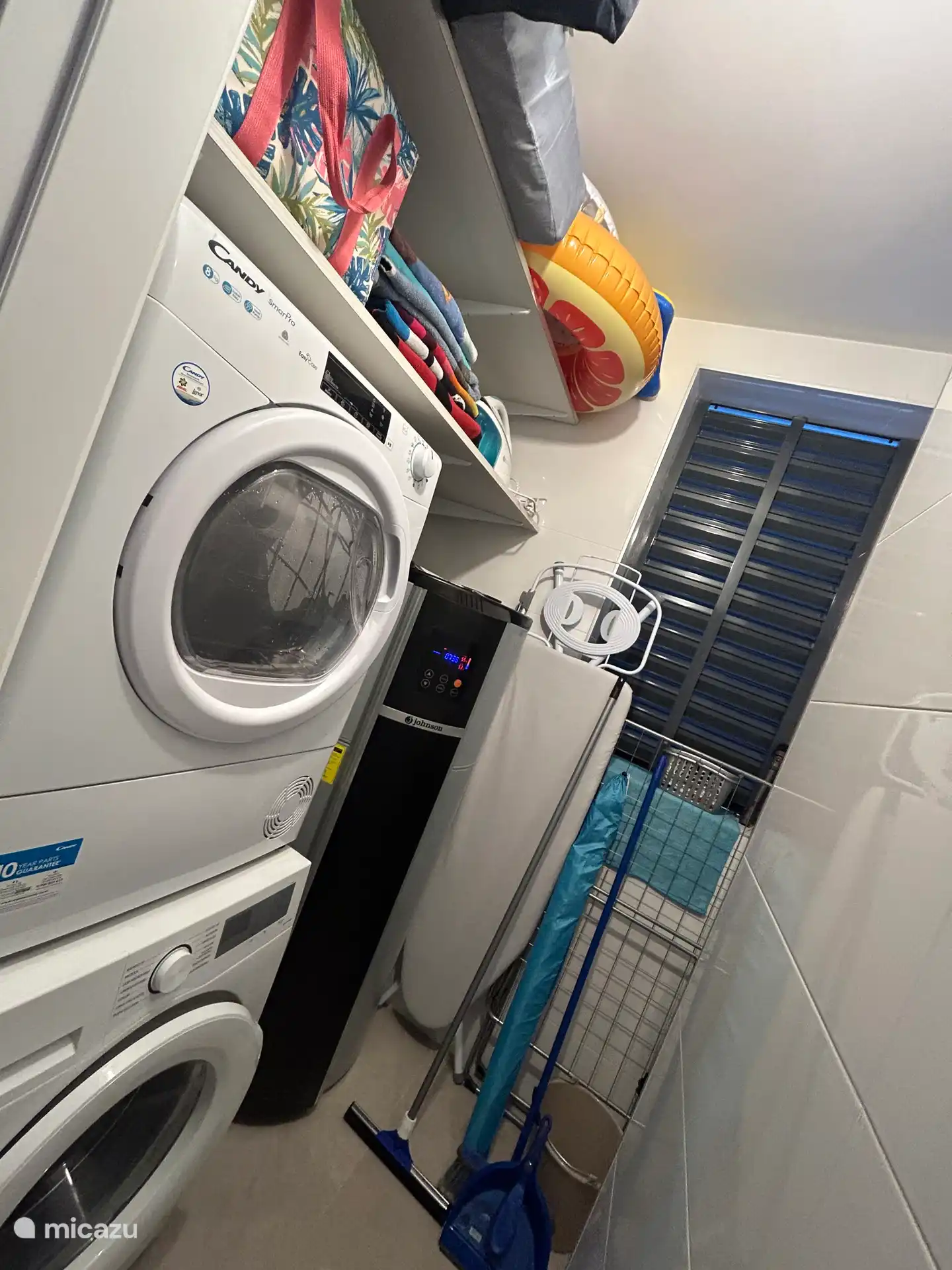 Abstellraum mit Waschmaschine und Trockner