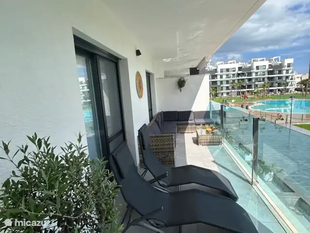Casa Jera huren in Spanje, Costa Blanca, Guardamar del Segura - appartement Relax en lounge ruimte met zicht op zwembad, speeltuin en ping pong tafel