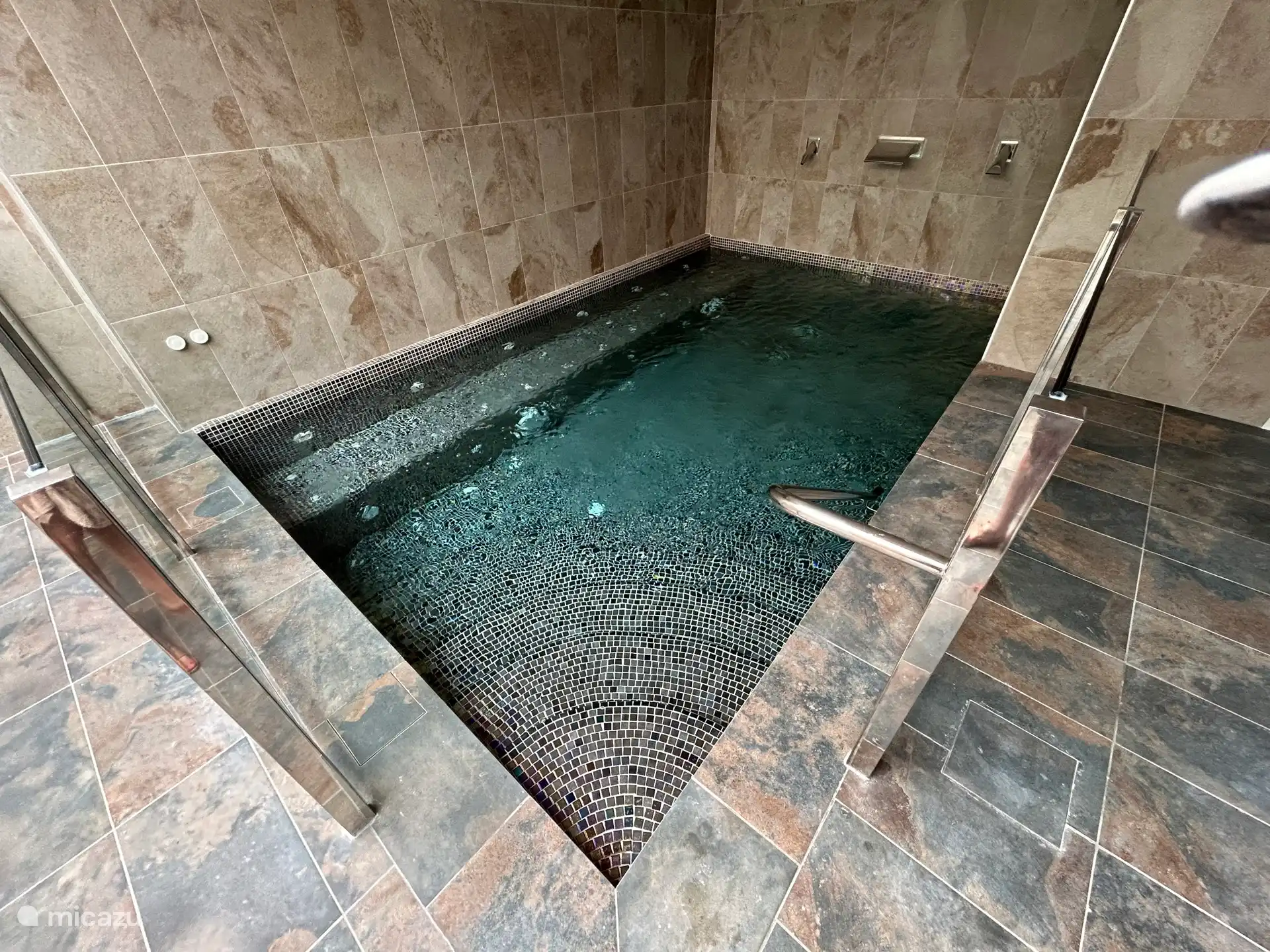 Whirlpool, geöffnet von Oktober bis Mai.