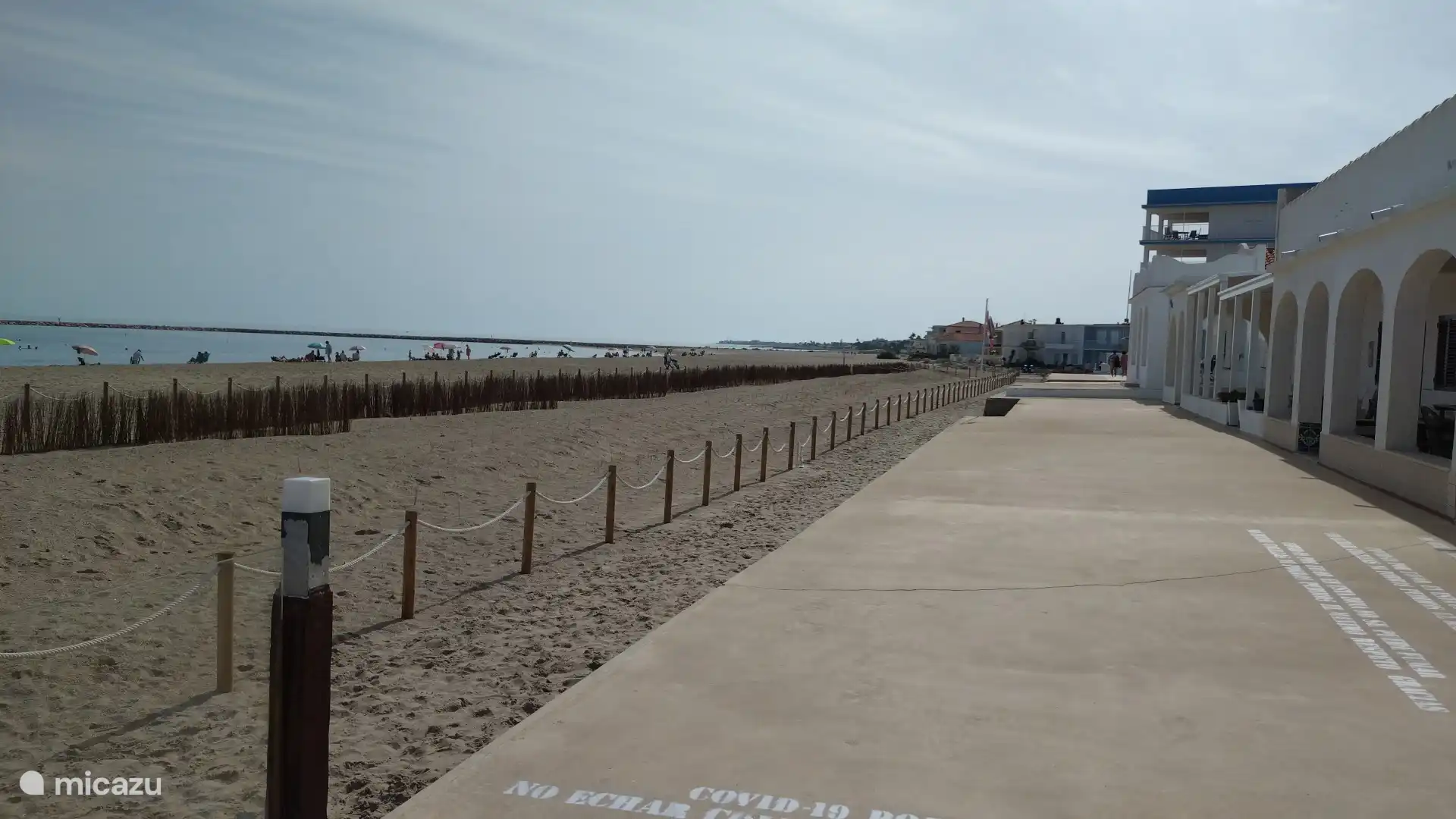 Spacious beach of Devenes