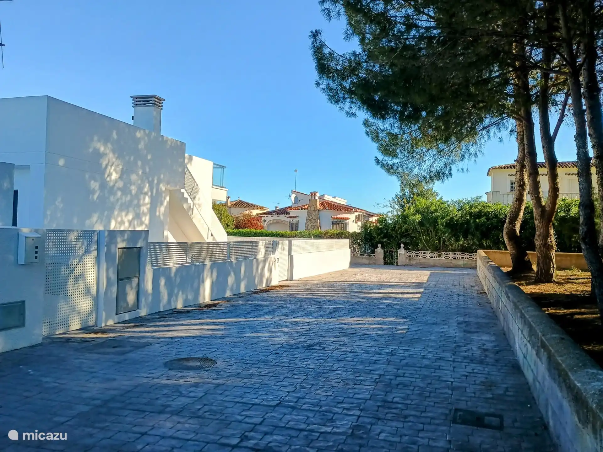 Park next to La Pinada