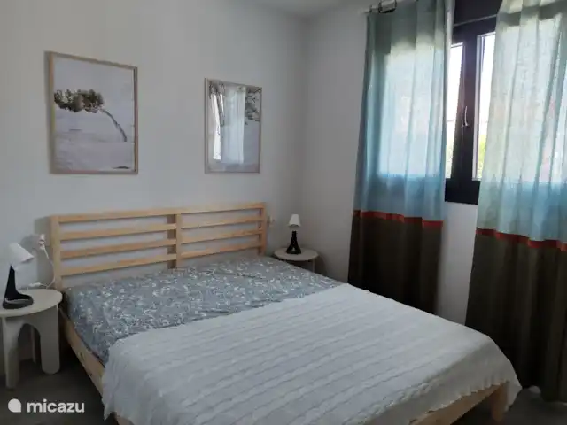 Location de Vacances Espagne, Costa Blanca, Els Poblets, maison mitoyenne - Maison familiale La Pinada Grande chambre (lit 160x200 cm) avec salle de bain attenante
(Salle de bain 1)