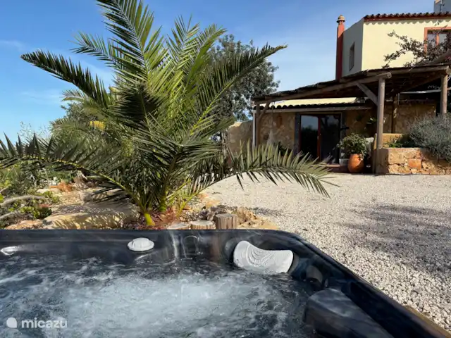 Casa de Paulo | Portugal, Algarve, Olhão - finca Vue de l’entrée de la maison depuis le spa.