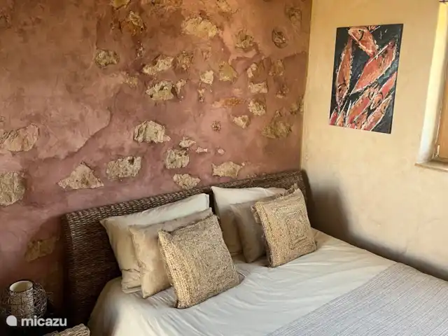 Casa de Paulo | Portugal, Algarve, Olhão - finca Chambre 2, espace confortable avec lit king size et étagères de rangement et espace
