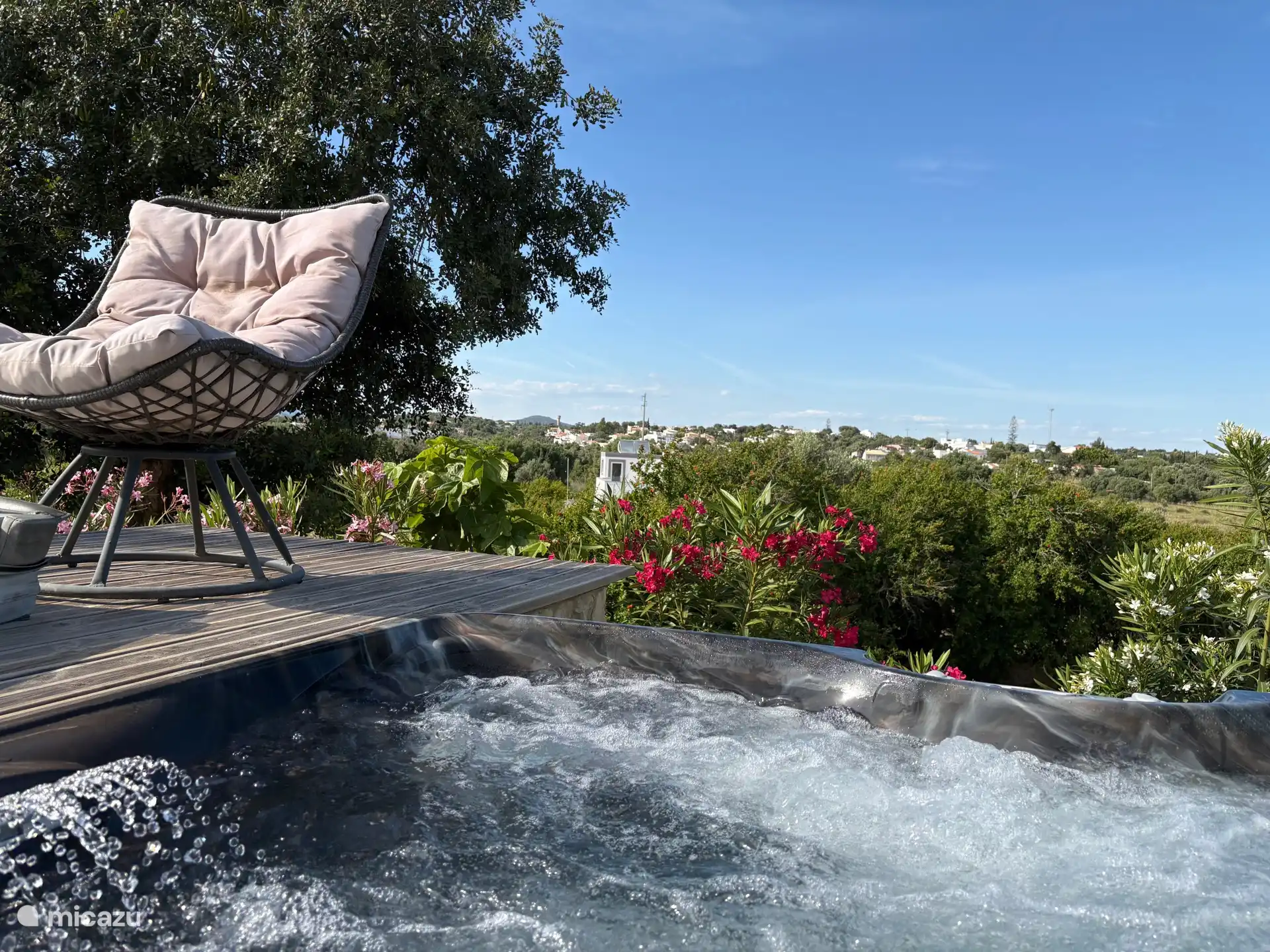 Ein weiterer Spa-Blick mit drehbarem Liegestuhl zum Entspannen nach dem Spa