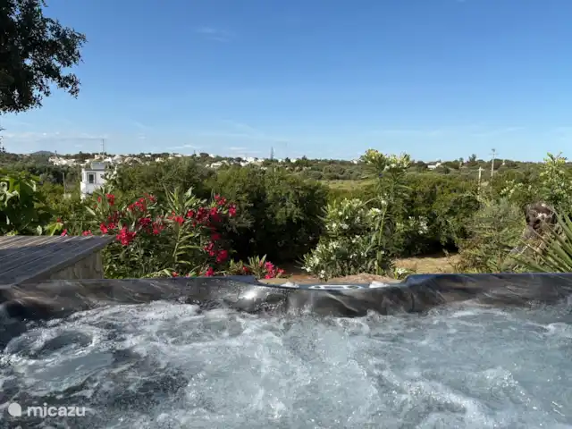 Casa de Paulo | Portugal, Algarve, Olhão - finca Vue depuis le spa, il fait 35 degrés et si rafraîchissant après une journée d’activités. Un verre de vin appelle !!