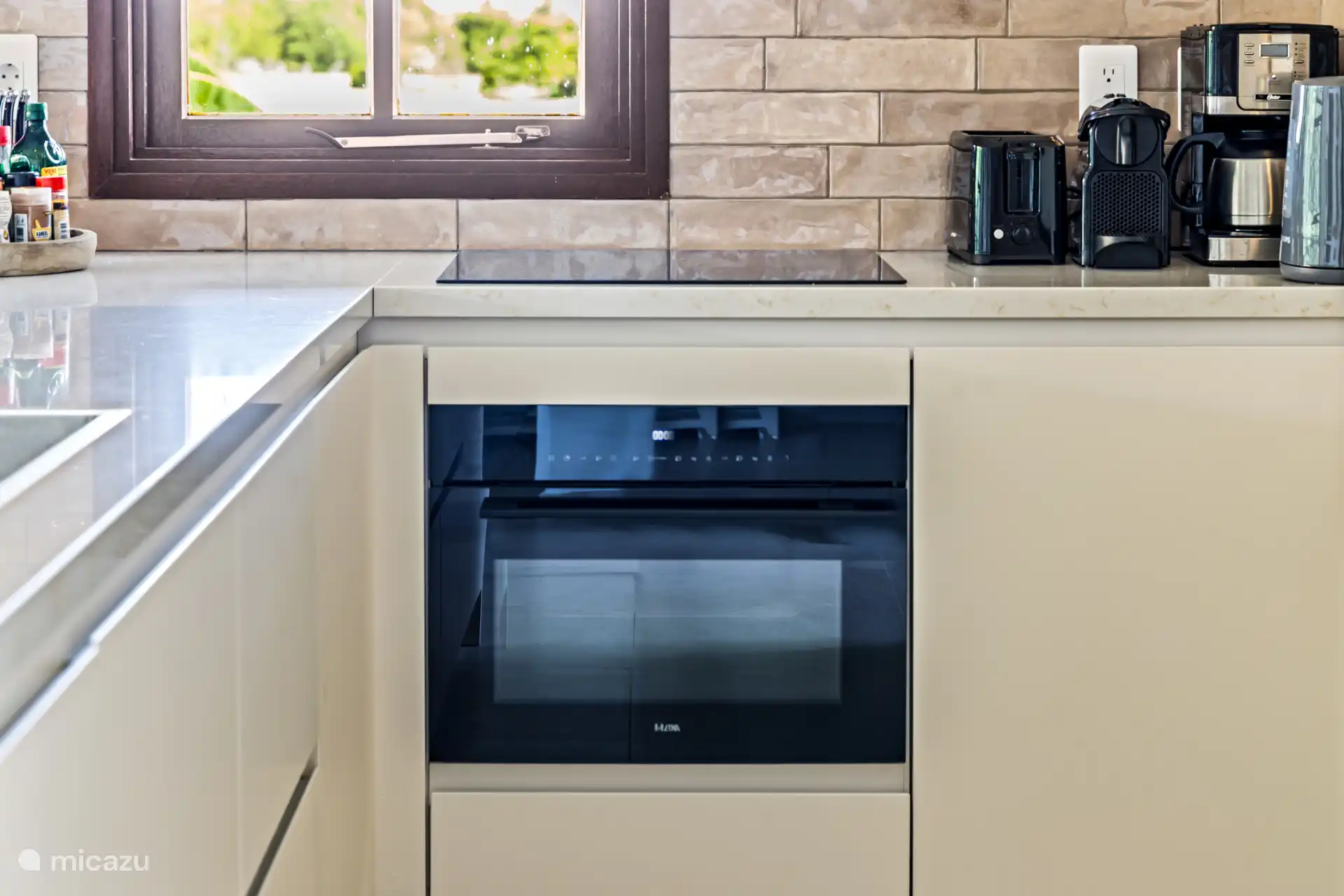 Nespresso-Maschine, Toaster, Wasserkocher und Filterkaffeemaschine