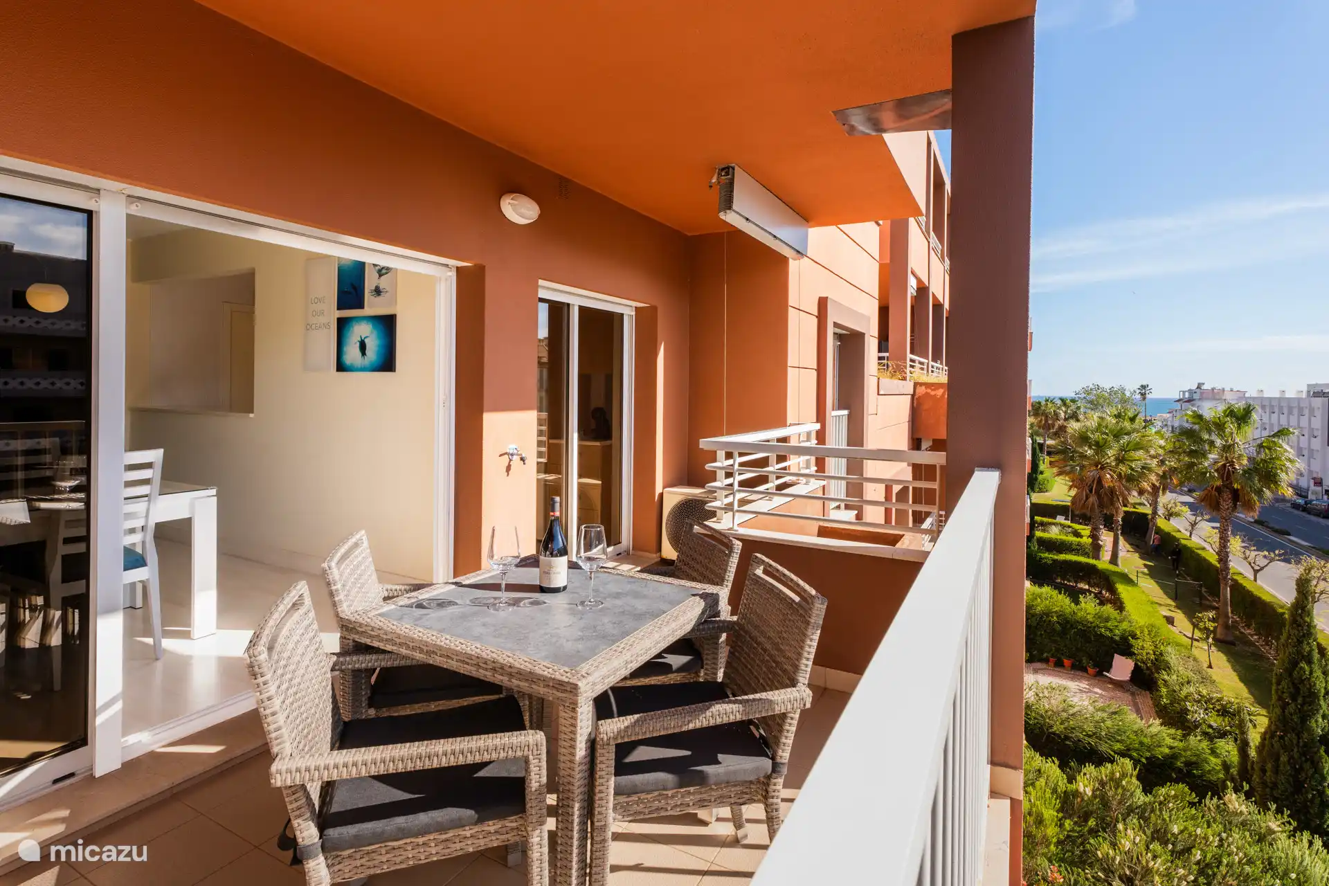 Balkon mit Essbereich