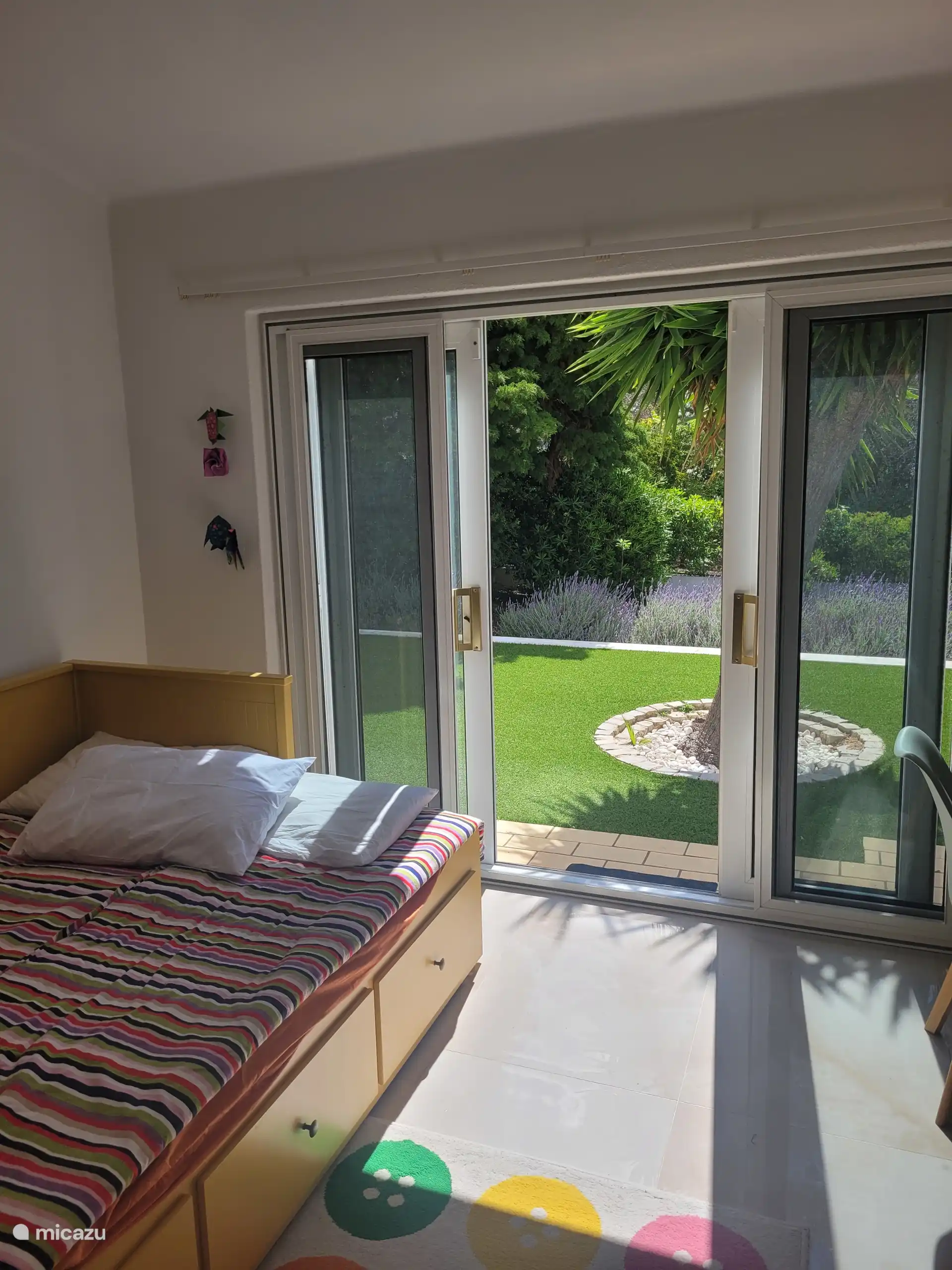 Deuxième chambre
Le lit peut être utilisé par une ou 2 personnes (Ikea Hemnes)