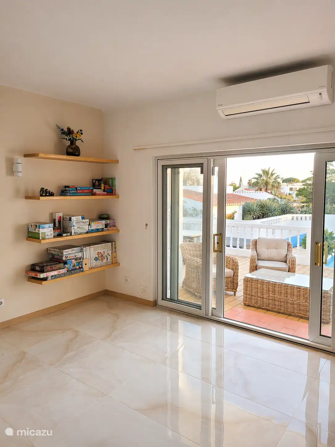 Salón, que da al salón exterior