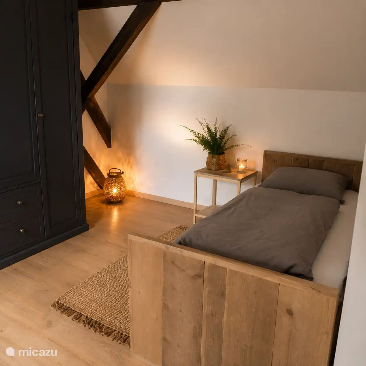 Slaapkamer 1 2 1 persoonbedden